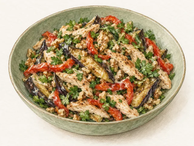 Салат с курицей, баклажанами и жареным перцем